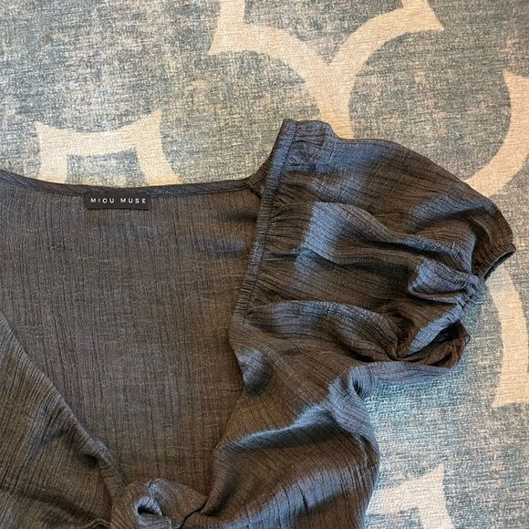 NWT. Tie front crop top. Charcoal color. Size small. - Picture 5 of 10